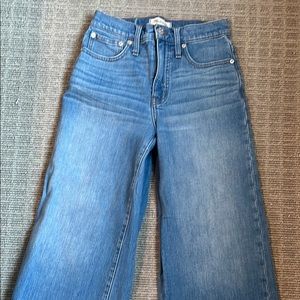 Wide leg cropped jeans from Madewell! Size 25